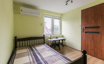 -pokój z klimatyzacją na strychu